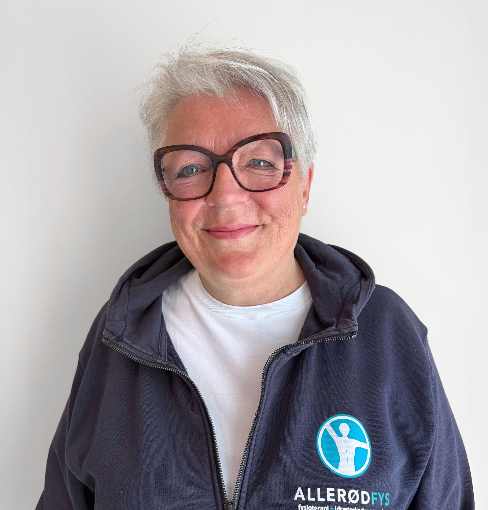 Receptionist-Gitte - AllerødFys Portrætbillede af Allerød Fys sekretær Anja Hartz WIllumsen.