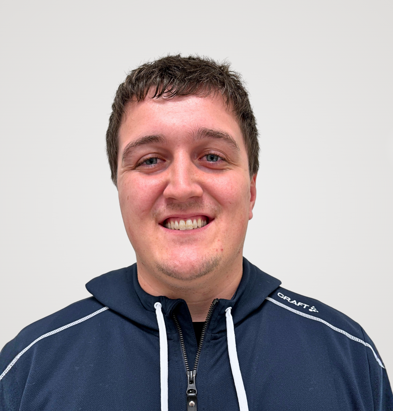 Træningsvejleder-Magnus - AllerødFys Portrætbillede af Allerød Fys træningsvejleder og massør Rasmus Emil Grue.
